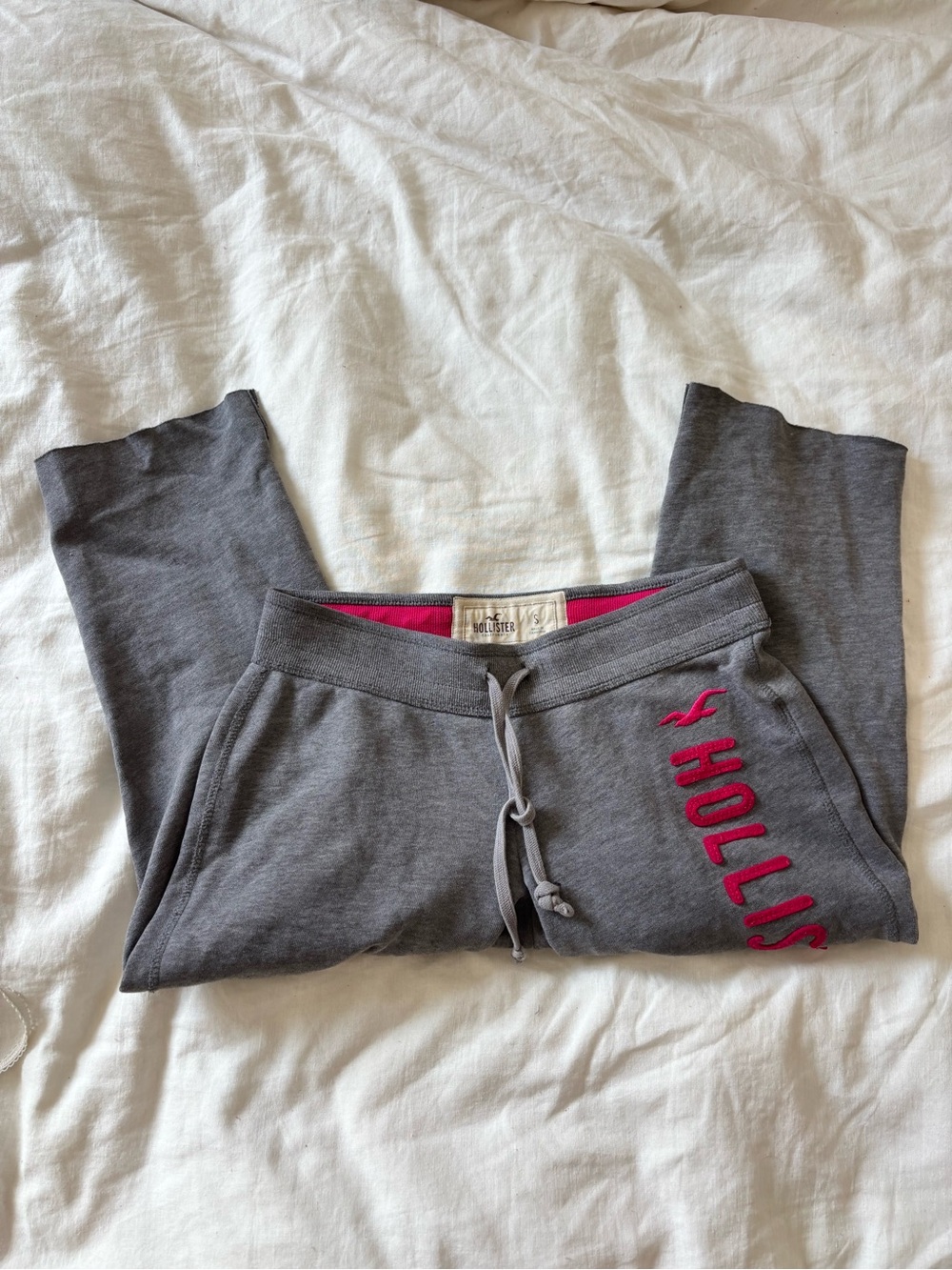 Hollister Gray capri Joggers with Pink Logo - Picture 2 of 3